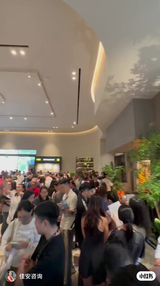 River Modern: a hugely popular first launch day — Video poster